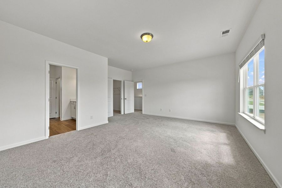 Spacious, unfurnished interior of a new home in The Oaks, Clarksville (Image 34).