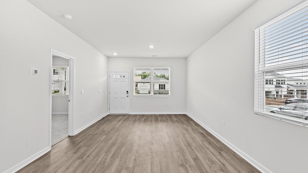 Spacious, unfurnished interior of a new home in Bellemeade Landing, Augusta (Image 19).