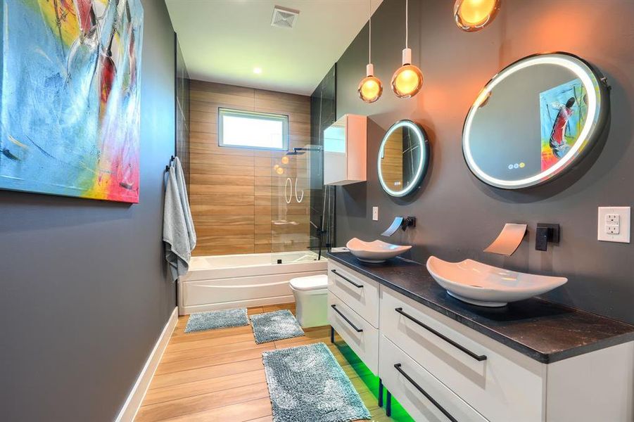 Furnished interior view inside a new home in , Rockwall (Image 12).