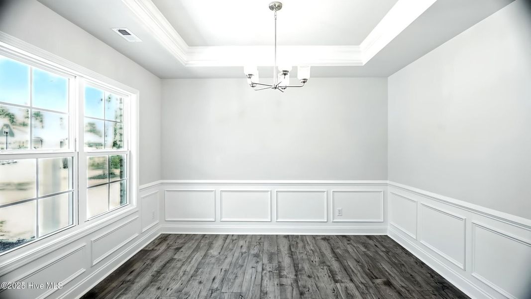 Spacious, unfurnished interior of a new home in Palmetto Creek, Bolivia (Image 9).