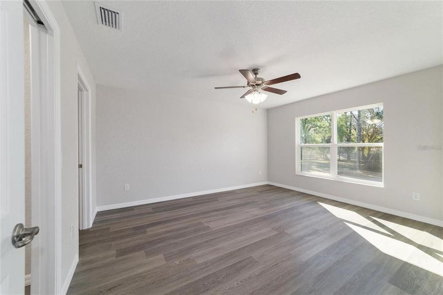 Spacious, unfurnished interior of a new home in , Dunnellon (Image 21).