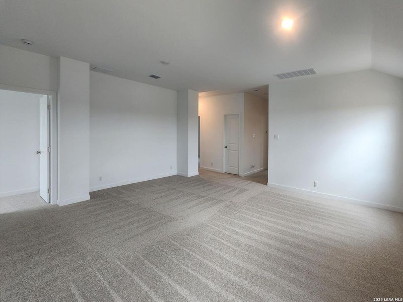 Spacious, unfurnished interior of a new home in Arcadia Ridge, San Antonio (Image 16). Spacious, unfurnished interior of a new home in Arcadia Ridge, San Antonio (Image 16).