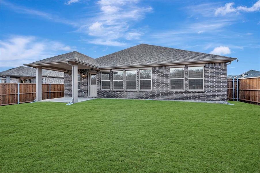 Exterior details and patio area of a home in ValleyBrooke, Mesquite (Image 20).
