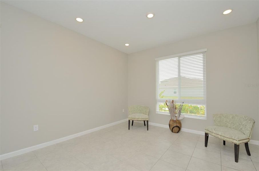 Spacious, unfurnished interior of a new home in Seasons at Eden Hills, Lake Alfred (Image 21).