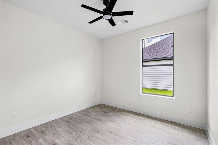 Spacious, unfurnished interior of a new home in , Granbury (Image 25).