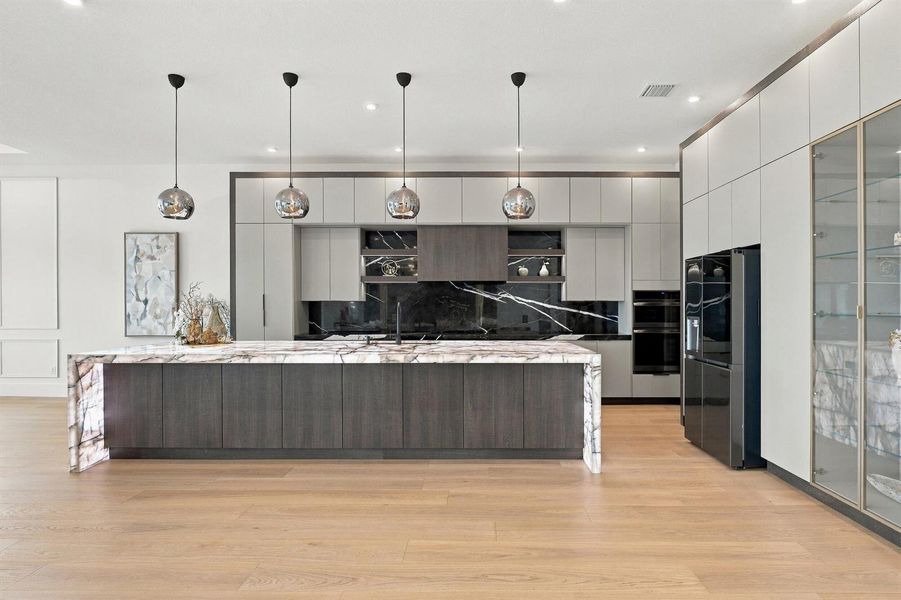 Custom Cabinetry & Built-in Appliances Custom Cabinetry & Built-in Appliances