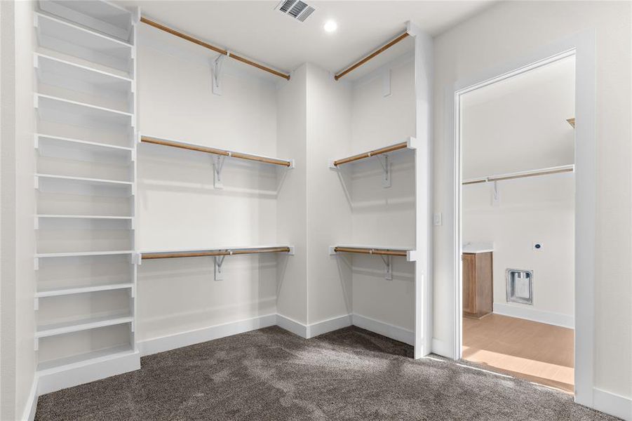 Spacious, unfurnished interior of a new home in , Sherman (Image 30).