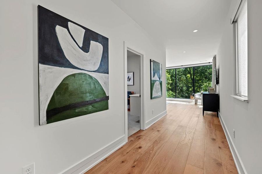 Spacious, unfurnished interior of a new home in , Atlanta (Image 26).
