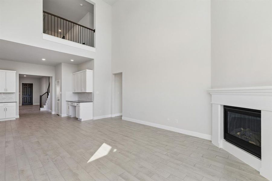 Spacious, unfurnished interior of a new home in Venetian, Weston (Image 17).