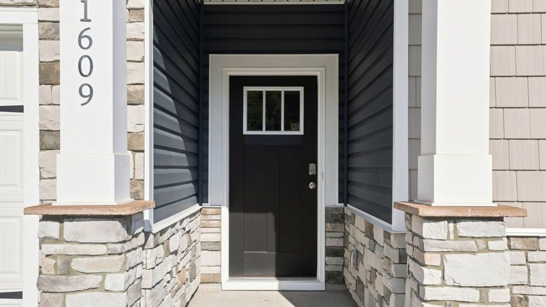 Exterior details and patio area of a home in Woodglen, Piedmont (Image 3).