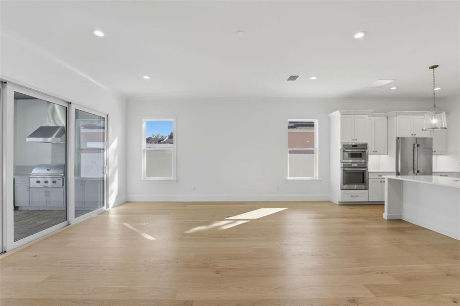 Spacious, unfurnished interior of a new home in , Orlando (Image 14).