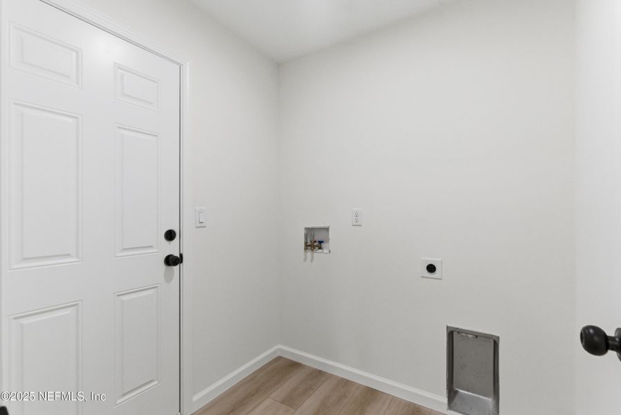 Spacious, unfurnished interior of a new home in , Jacksonville (Image 23).