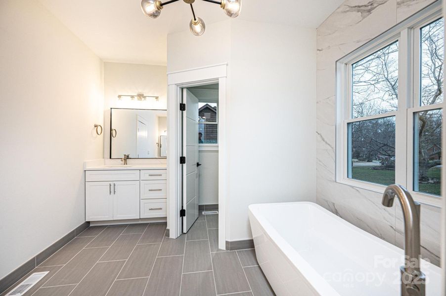 Primary En-Suite Bath with Soaking Tub, Separate Walk in Shower, Private Water Closet and His and Her Vanities Primary En-Suite Bath with Soaking Tub, Separate Walk in Shower, Private Water Closet and His and Her Vanities