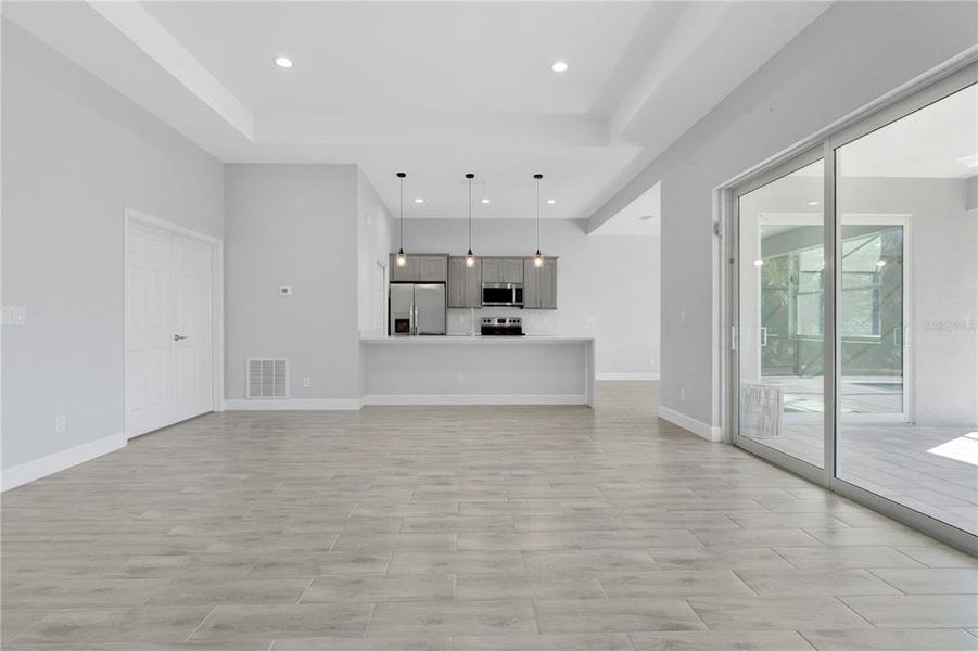 Spacious, unfurnished interior of a new home in , Cape Coral (Image 13).