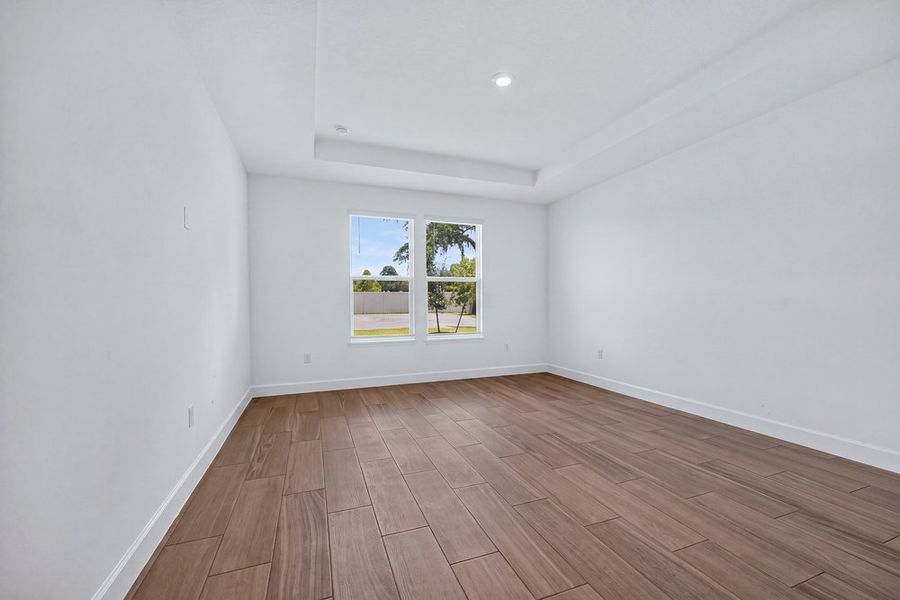 Spacious, unfurnished interior of a new home in Headwaters at Lofton Creek, Yulee (Image 27).