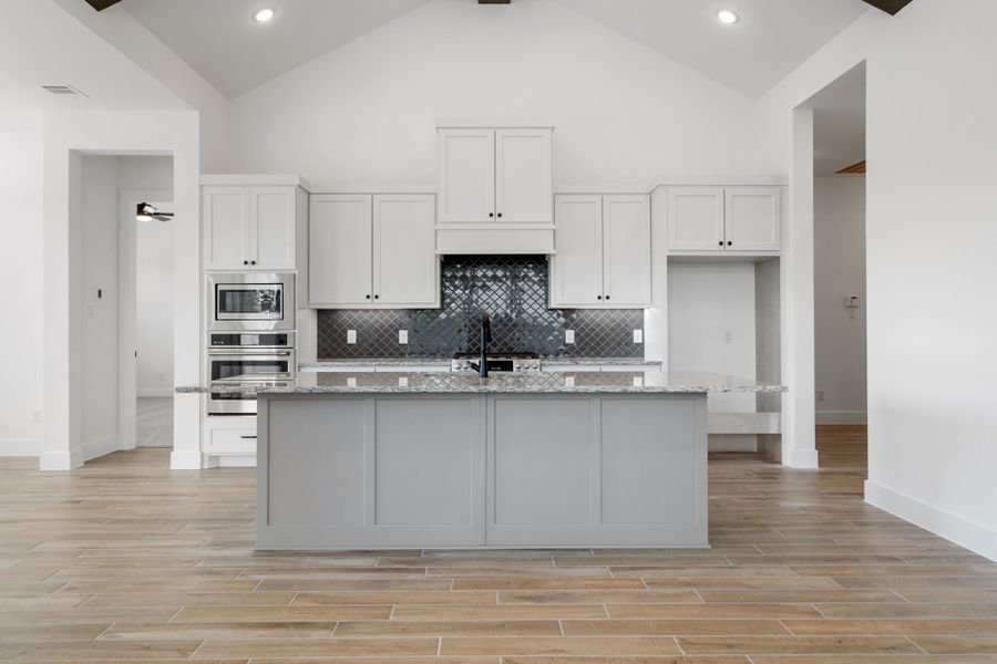 Representative furnished interior of a home built from the Malibu – 60′ Lot by Chesmar Homes in Fulshear Lakes, Fulshear (Image 6). Representative furnished interior of a home built from the Malibu – 60′ Lot by Chesmar Homes in Fulshear Lakes, Fulshear (Image 6).