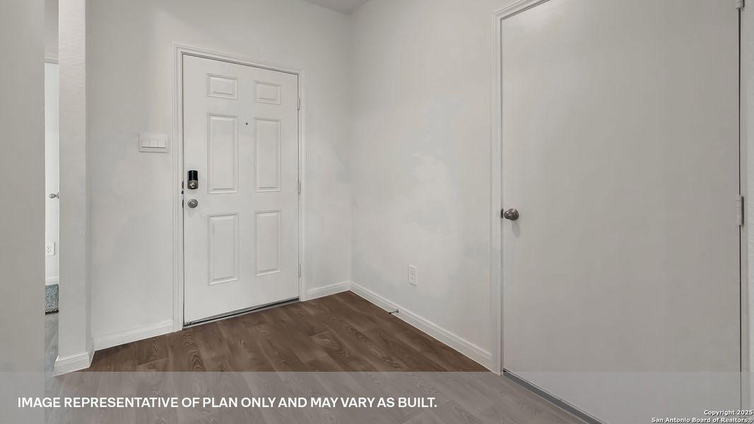 Spacious, unfurnished interior of a new home in Trace, San Marcos (Image 25).