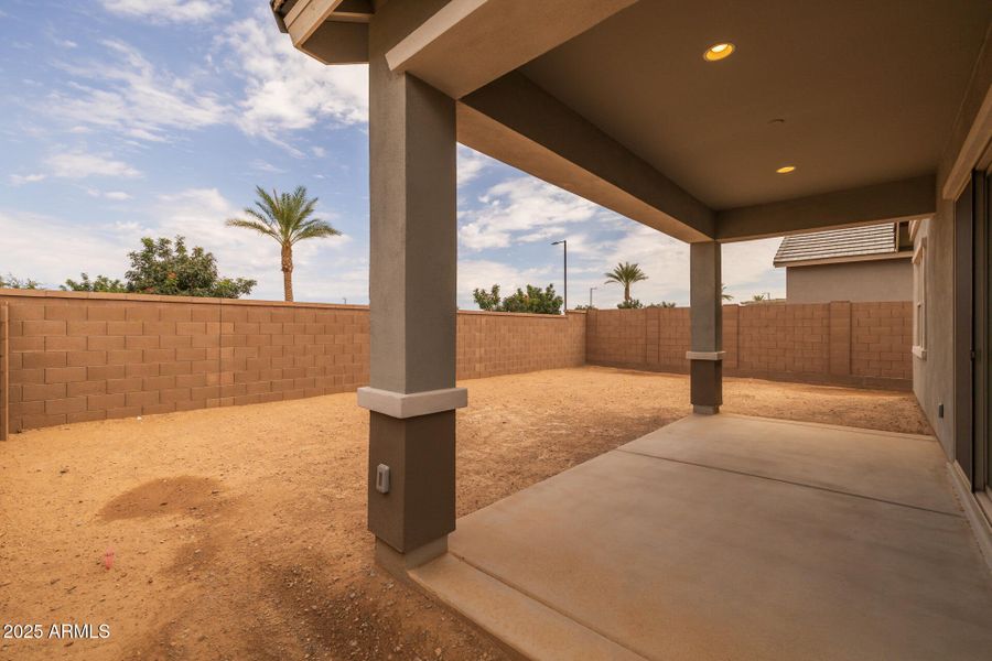 37)BACKYARD 37)BACKYARD