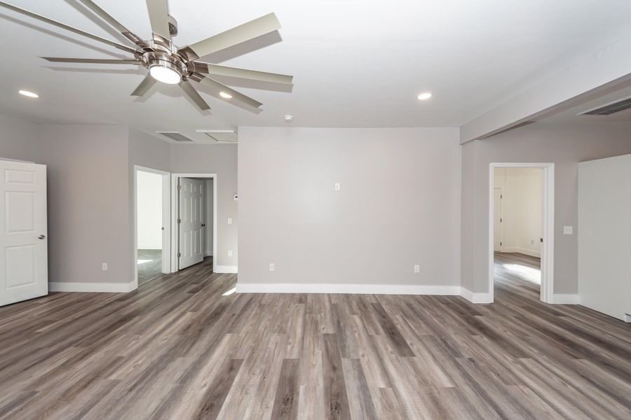 Spacious, unfurnished interior of a new home in , Goose Creek (Image 14).