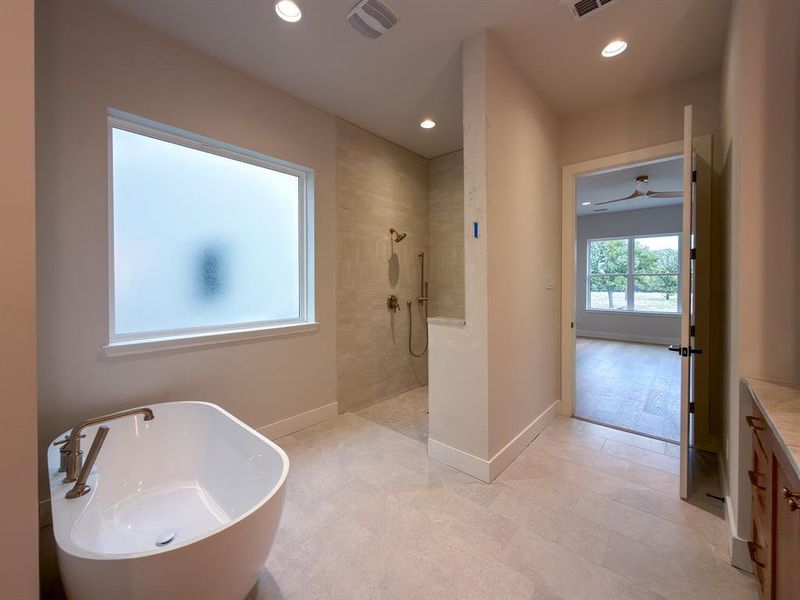 Spacious, unfurnished interior of a new home in , Roanoke (Image 25).