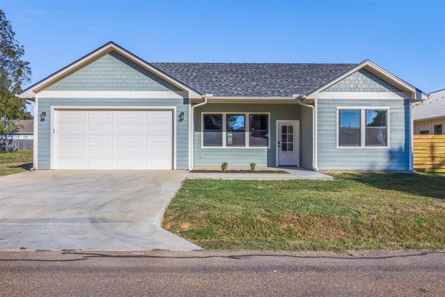 Front exterior of a new home in , Franklin, TX, highlighting curb appeal (Image 1).