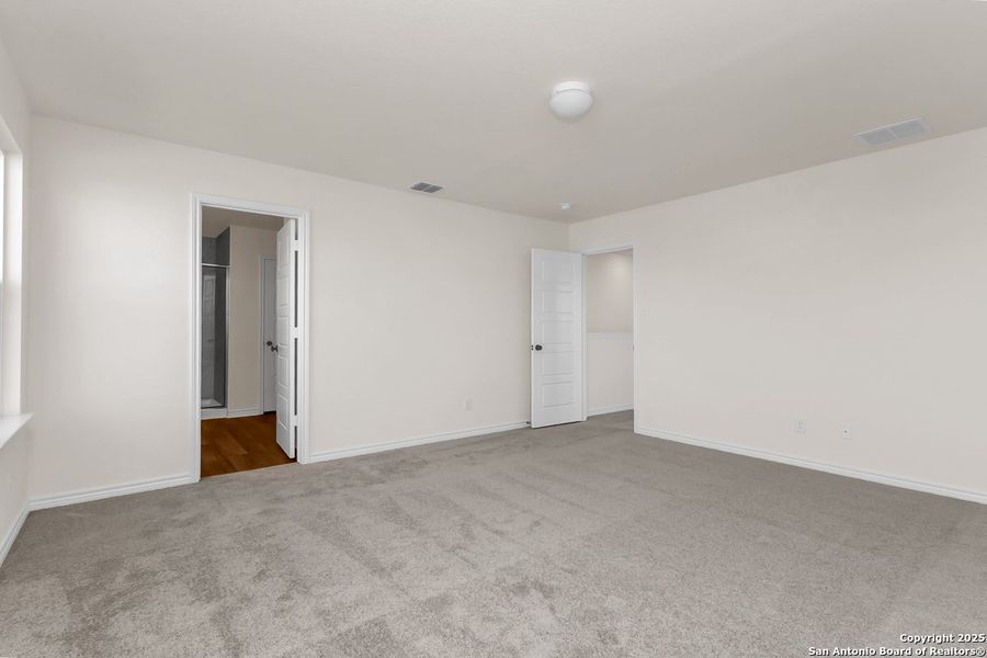 Spacious, unfurnished interior of a new home in Knox Ridge, Converse (Image 10).