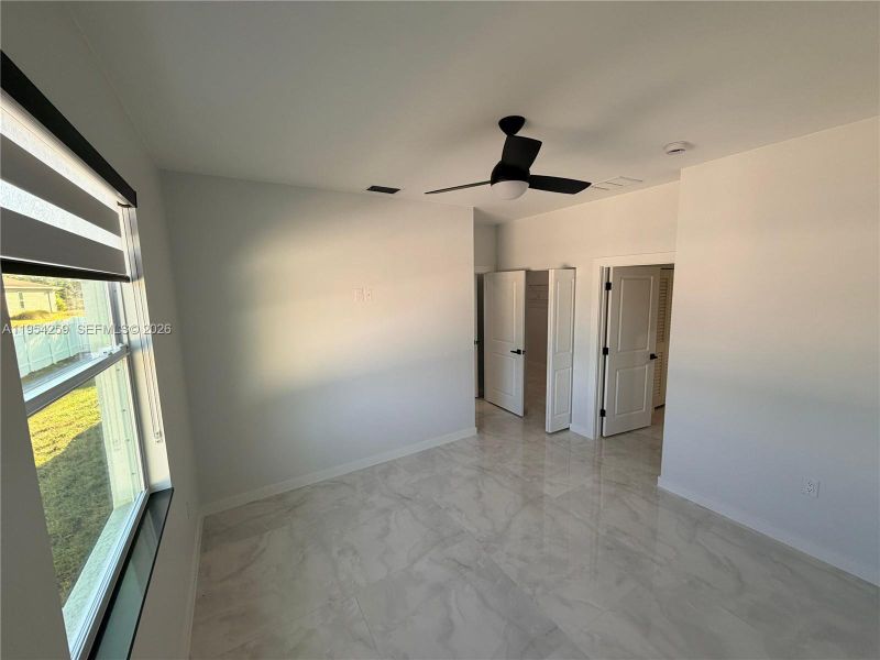 Spacious, unfurnished interior of a new home in , Lehigh Acres (Image 10).