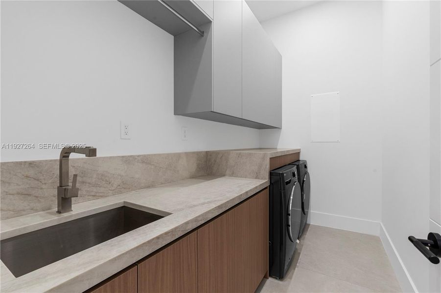 Close-up of interior finishes inside a home in , Cape Coral (Image 20). Close-up of interior finishes inside a home in , Cape Coral (Image 20).