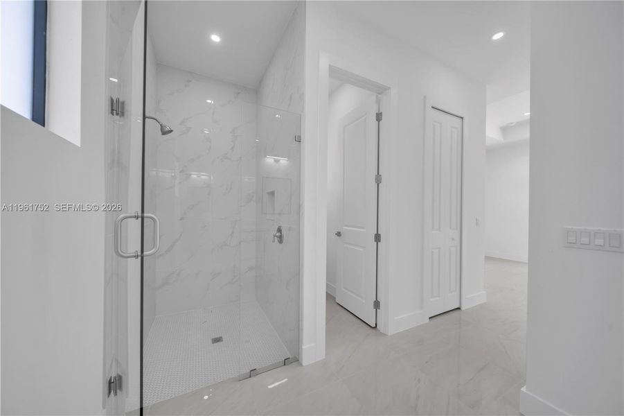 Spacious, unfurnished interior of a new home in , Lehigh Acres (Image 22).