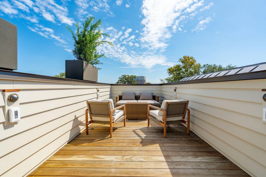 Exterior details and patio area of a home in , Charleston (Image 27).