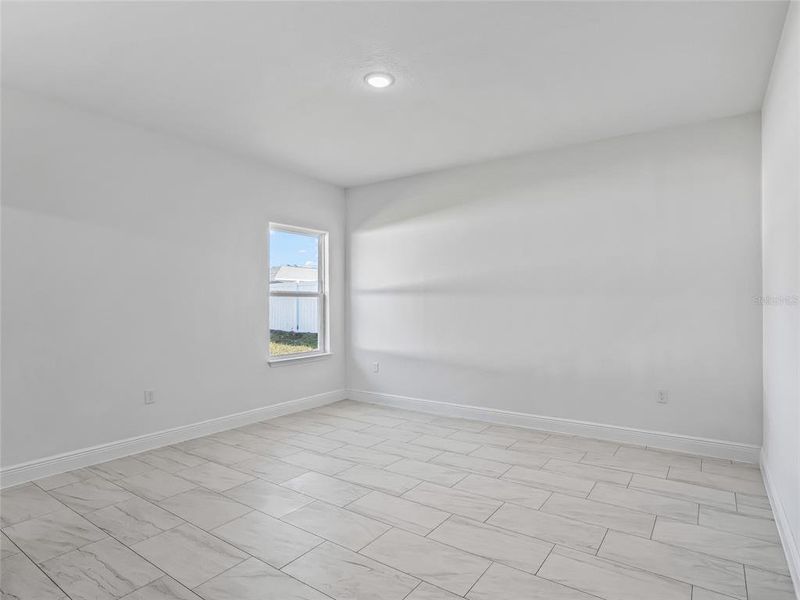 Spacious, unfurnished interior of a new home in , Ocala (Image 19).
