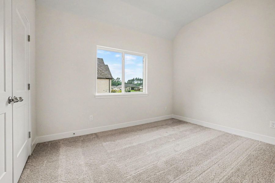 Spacious, unfurnished interior of a new home in Encino Estates, Dayton (Image 17).