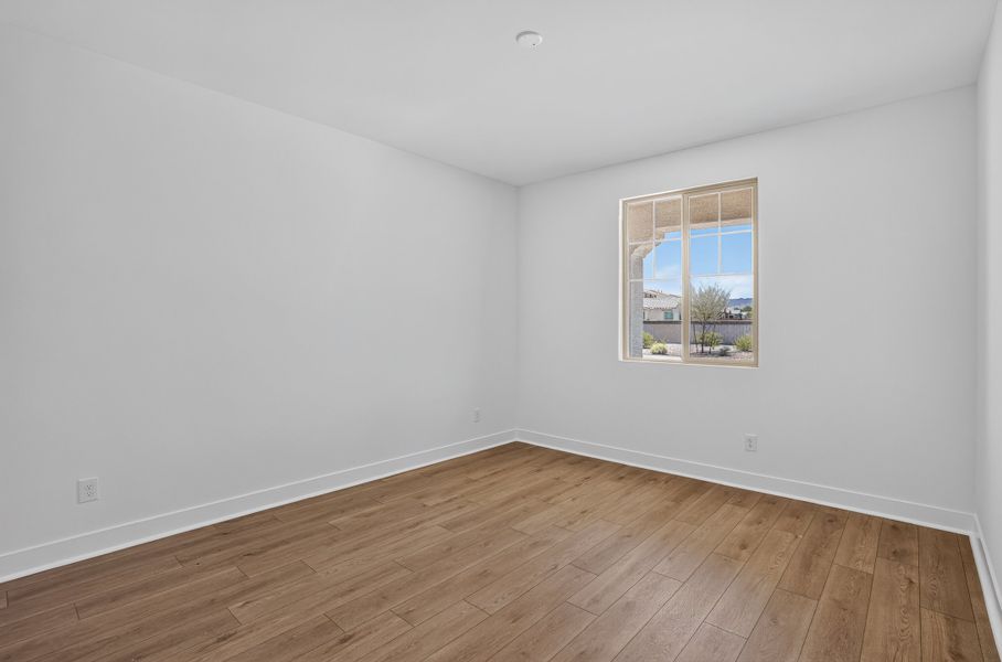 Spacious, unfurnished interior of a new home in Allen Ranches, Litchfield Park (Image 23).