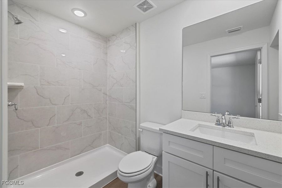 Furnished interior view inside a new home in Cape Coral, Cape Coral (Image 13).