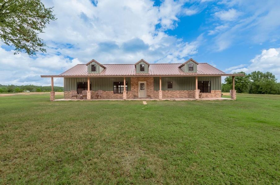 Exterior details and patio area of a home in , Groveton (Image 21).