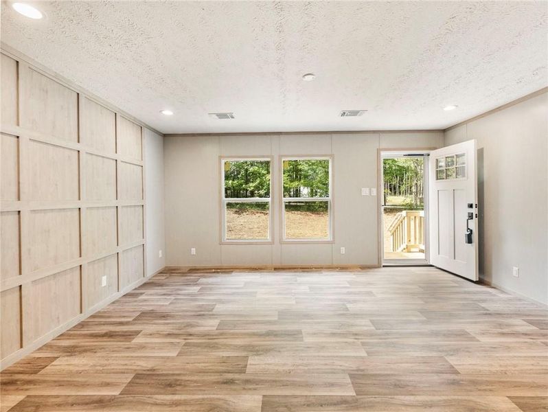 Spacious, unfurnished interior of a new home in , Gainesville (Image 27).