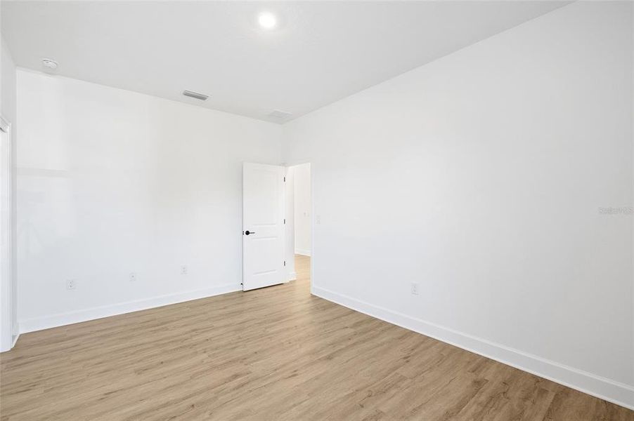 Spacious, unfurnished interior of a new home in , Spring Hill (Image 41).