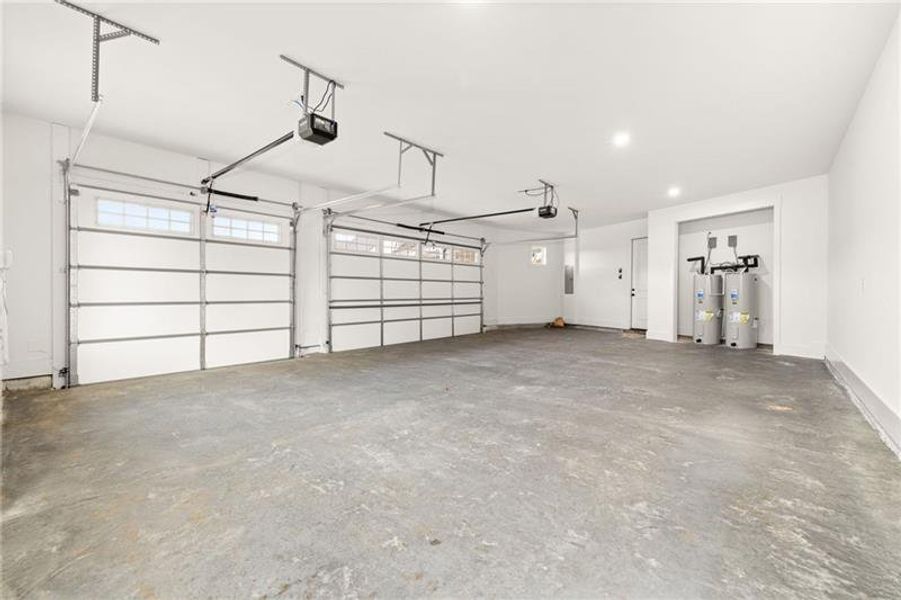 Spacious, unfurnished interior of a new home in , Jefferson (Image 51).