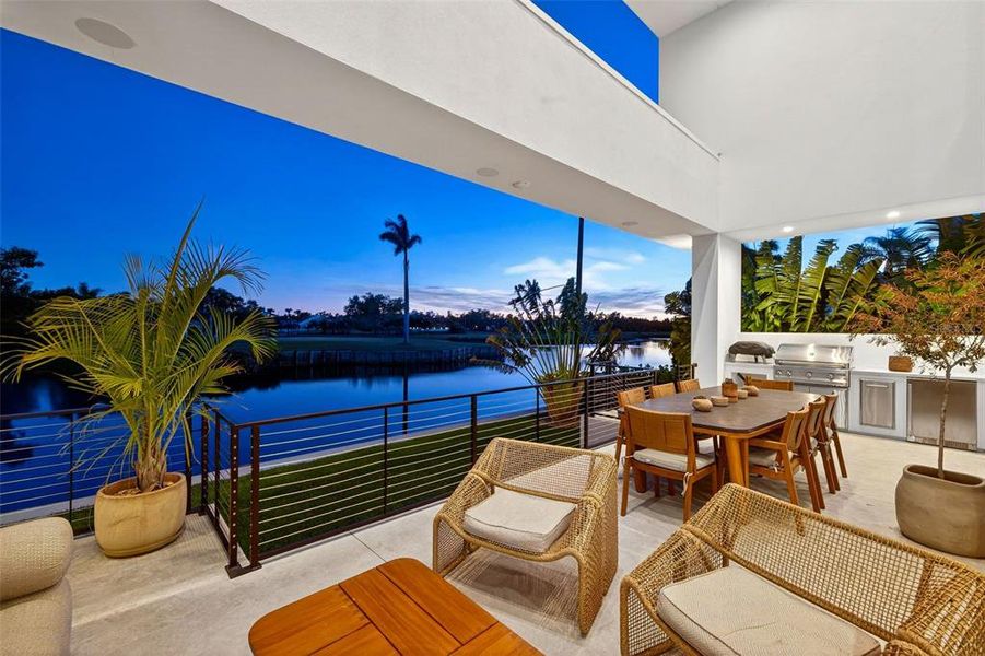 Exterior details and patio area of a home in , St. Petersburg (Image 29).