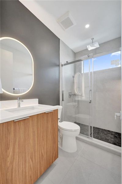 Ensuite Bathroom 2