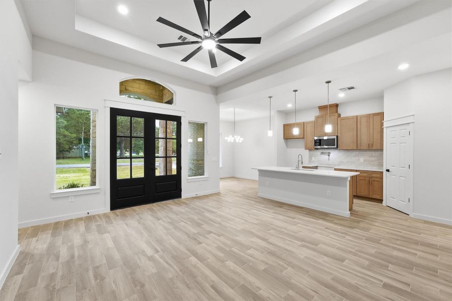 Spacious, unfurnished interior of a new home in , Conroe (Image 23).