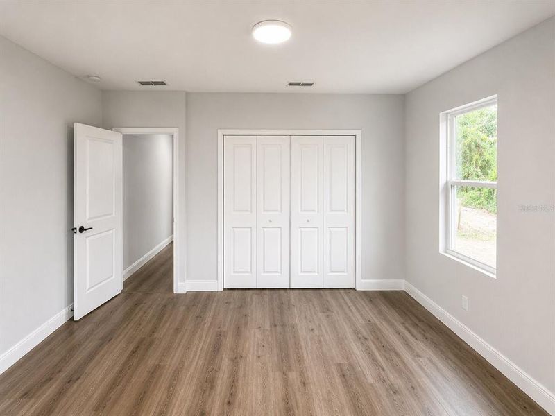 Spacious, unfurnished interior of a new home in , Ocala (Image 16).
