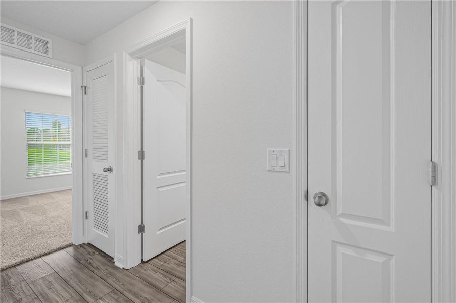 Spacious, unfurnished interior of a new home in Vero Lake Estates, Vero Beach (Image 14).