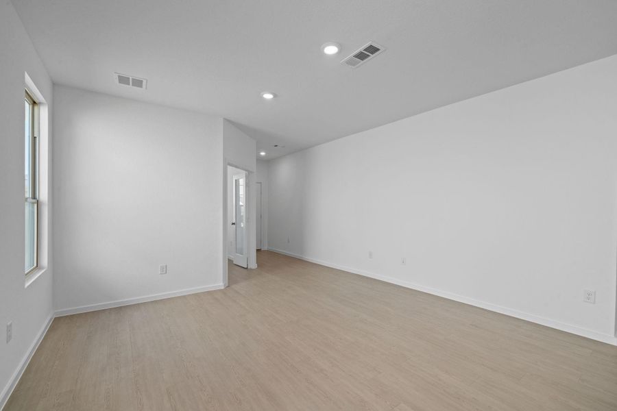 Spacious, unfurnished interior of a new home in Crosby Farms, Crosby (Image 11).