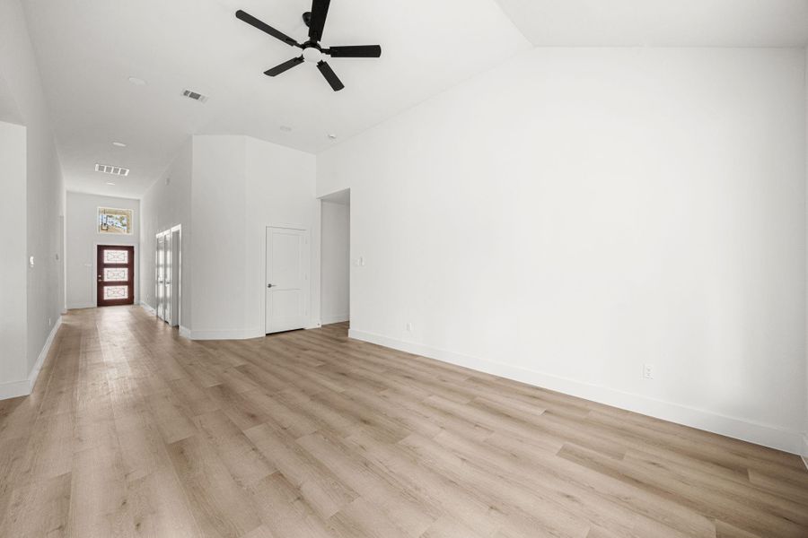 Spacious, unfurnished interior of a new home in , Conroe (Image 35). Spacious, unfurnished interior of a new home in , Conroe (Image 35).