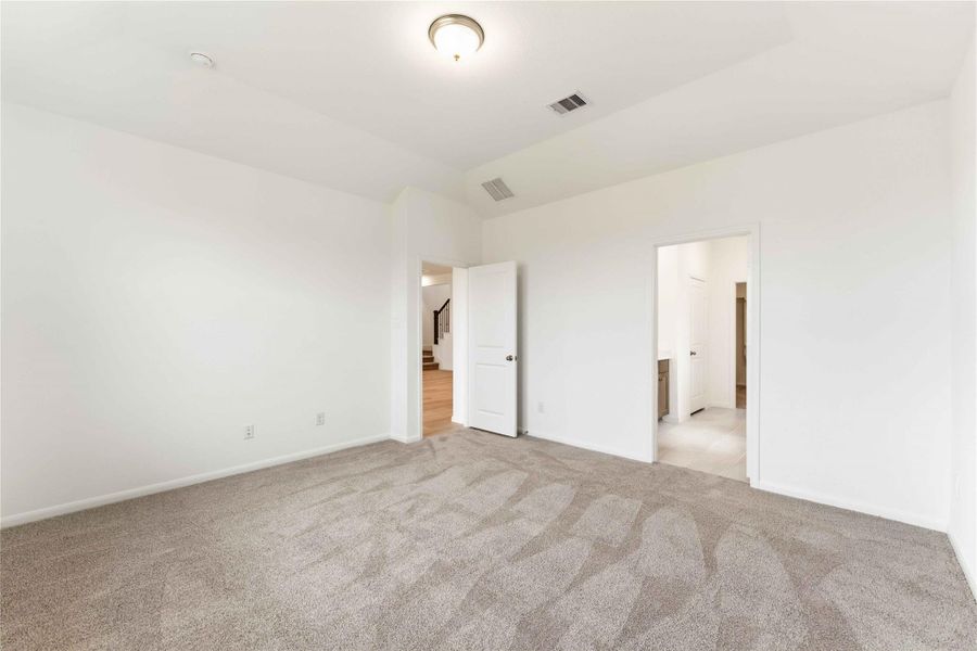 Spacious, unfurnished interior of a new home in Sunterra, Katy (Image 22).