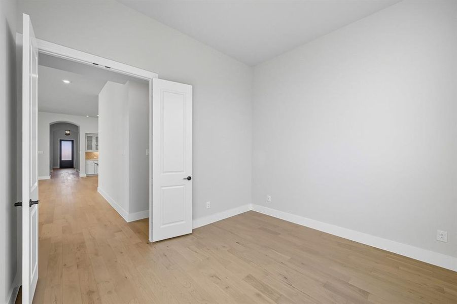 Spacious, unfurnished interior of a new home in Trinity Falls, McKinney (Image 20). Spacious, unfurnished interior of a new home in Trinity Falls, McKinney (Image 20).