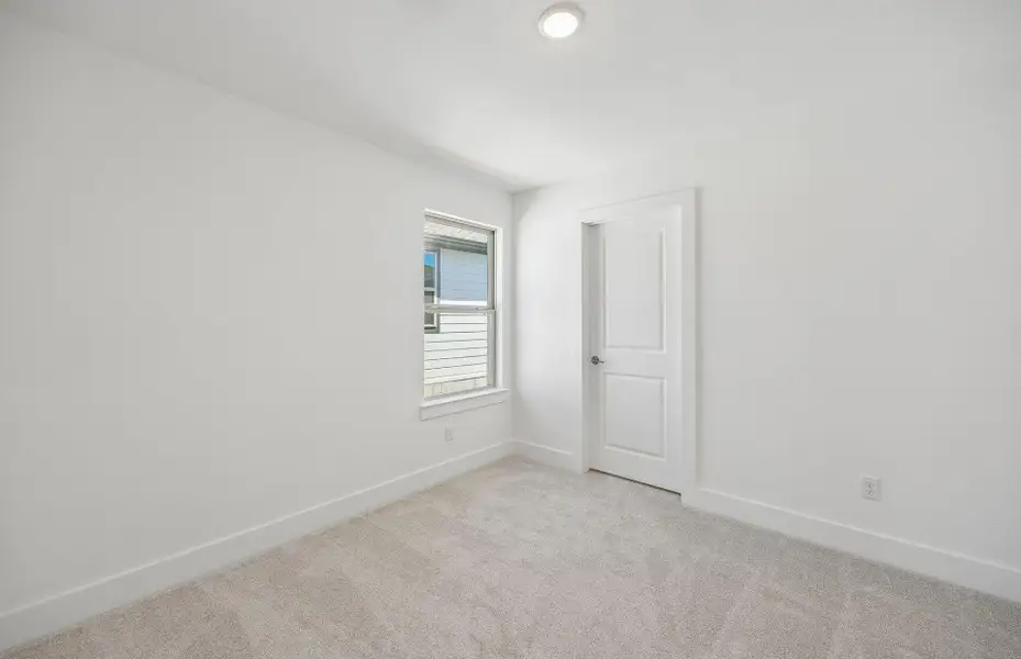 Spacious, unfurnished interior of a new home in Saddleback at Santa Rita Ranch, Liberty Hill (Image 16).