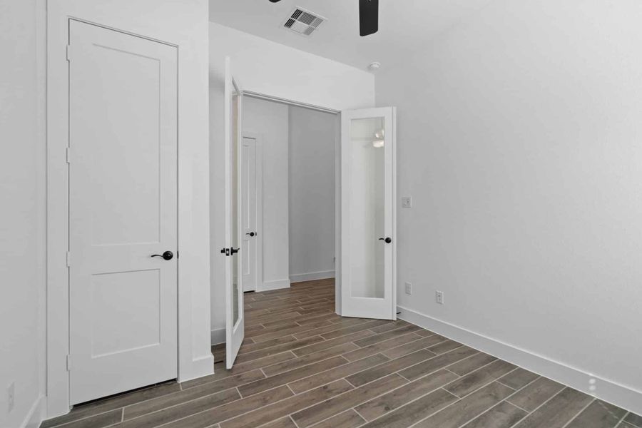 Spacious, unfurnished interior of a new home in Riceland, Mont Belvieu (Image 22).