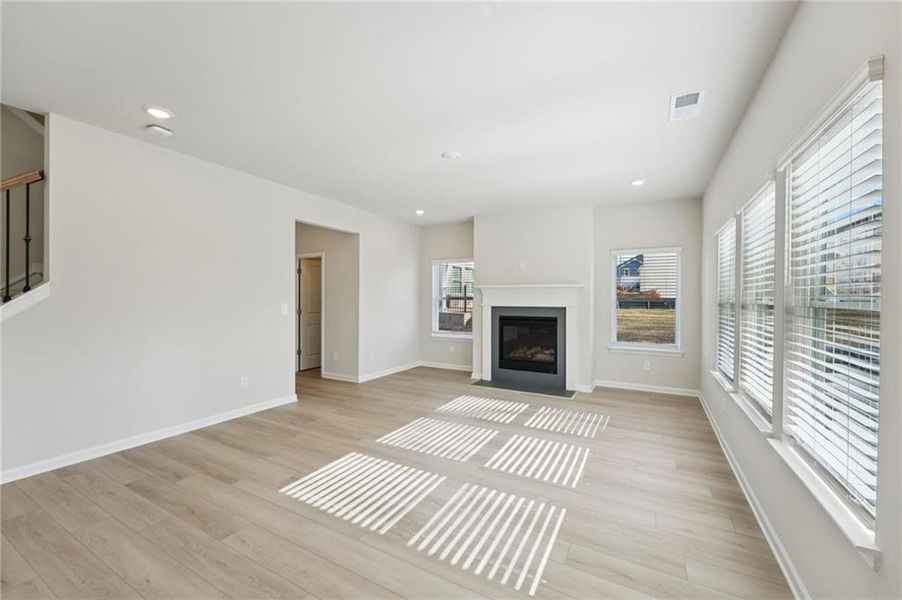 Spacious, unfurnished interior of a new home in Westmont Preserve, Powder Springs (Image 39).